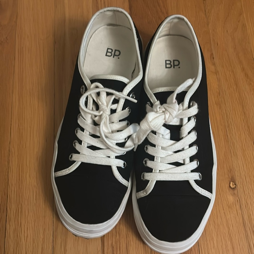 Black and White Platform Sneakers🎆🤍